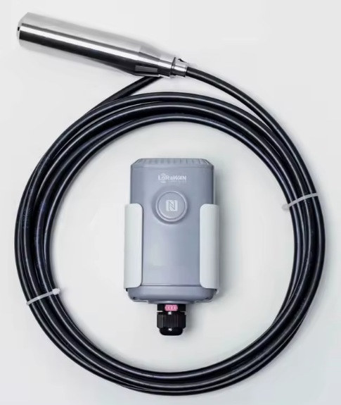 Sensor de nivel sumergible inalámbrico: sonda de acero inoxidable, cable y transmisor a batería
